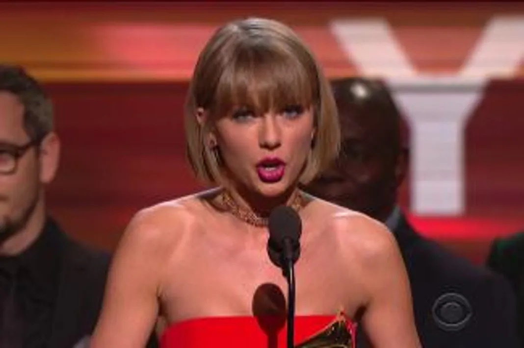 Taylor Swift Throws MAJOR Shade At Kanye West With Grammys Speech Taylor Swift, Grammys