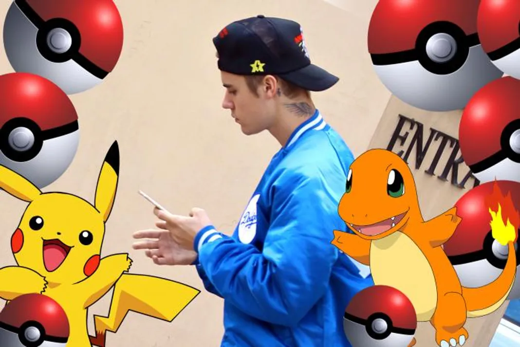 Justin Bieber rides his skateboard while texting