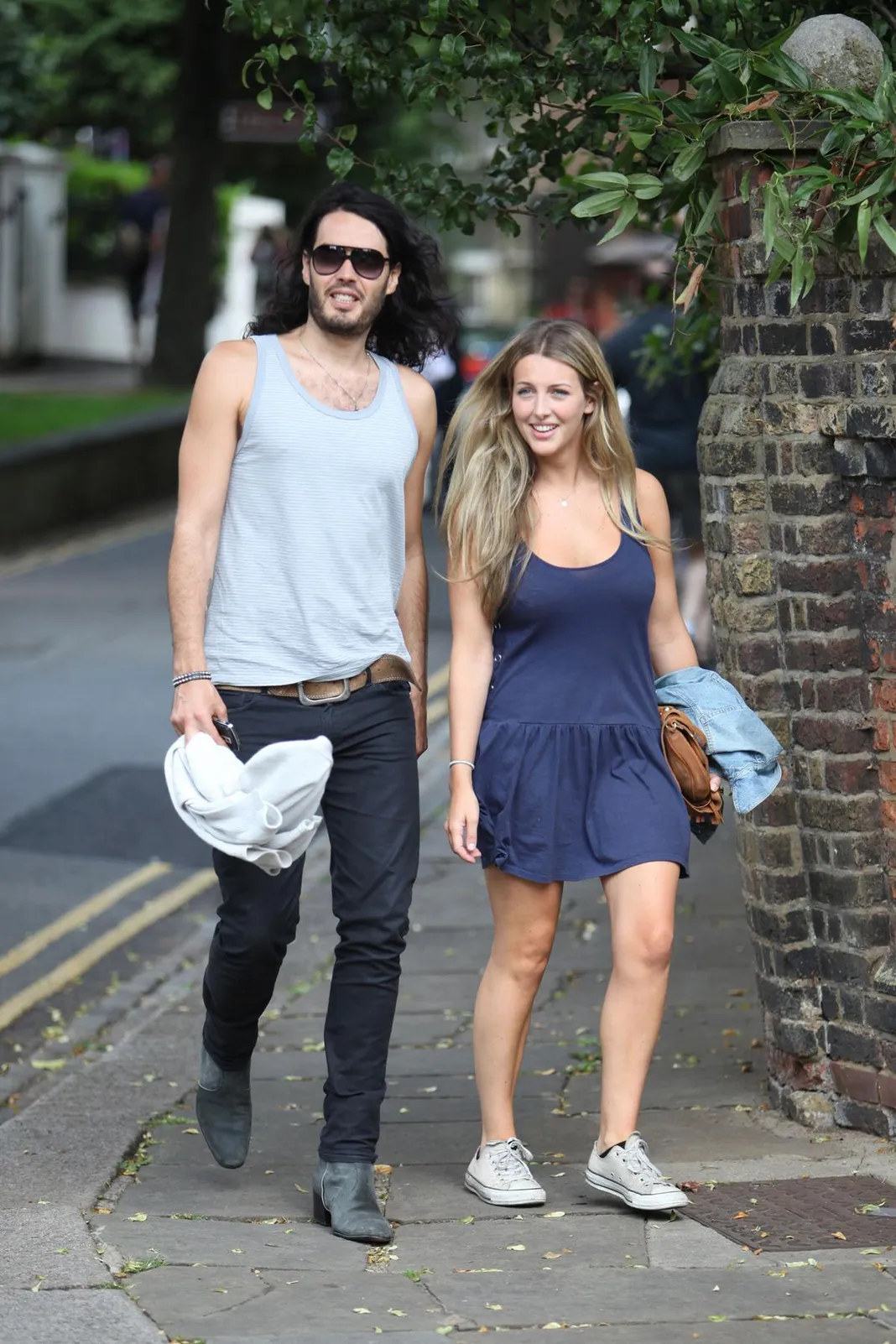 wenn_russellbrand_lauragallacher_03317_1200x1800