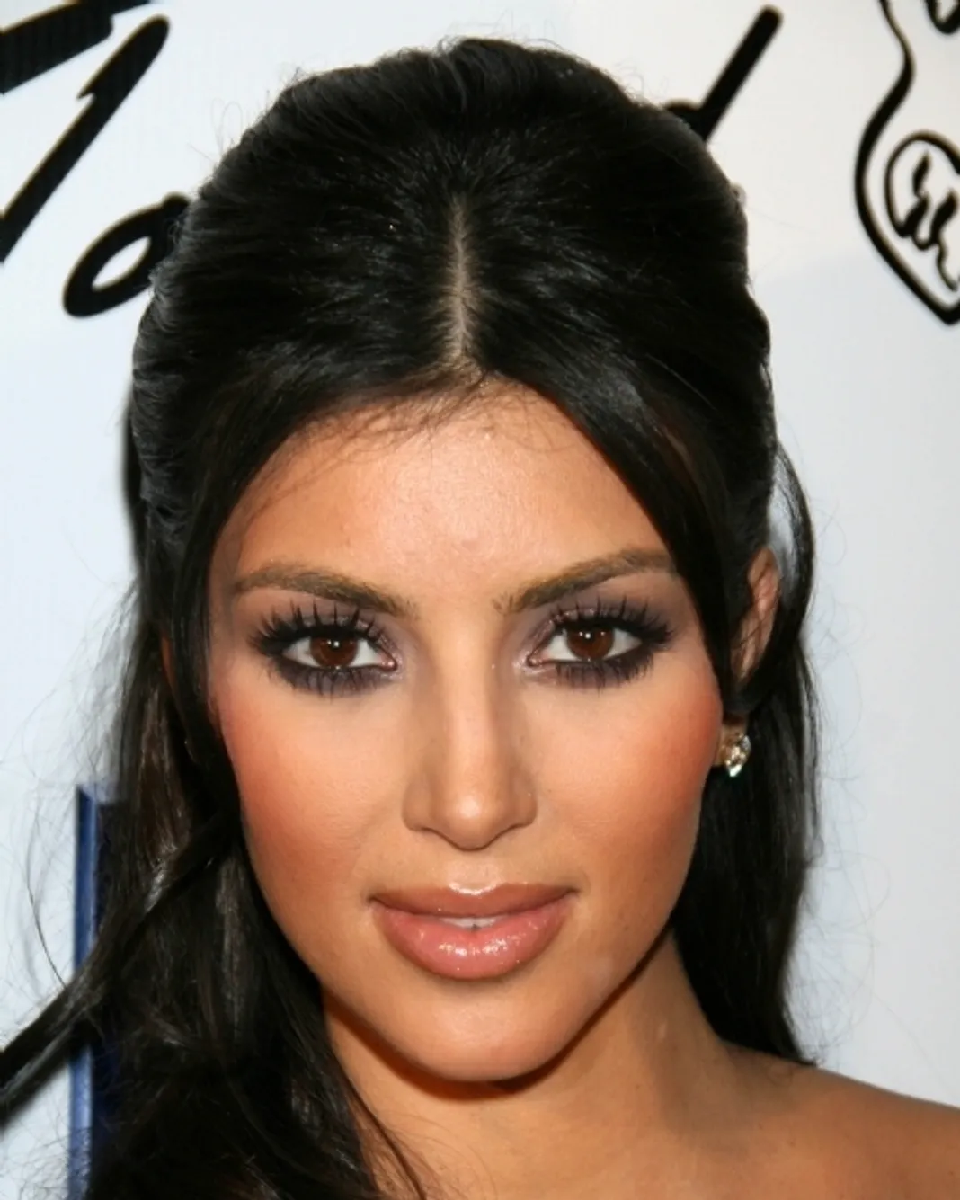 kim kardashian hollywood charity celebrity catwalk for charity kim kardashian hollywood charity celebrity catwalk for charity