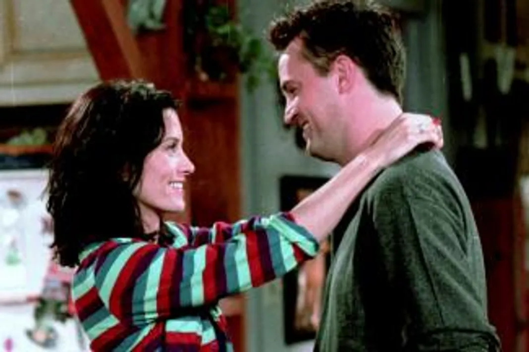 16 Reasons Why Chandler and Monica Are Relationship Goals Matthew Perry, Courteney Cox, Friends