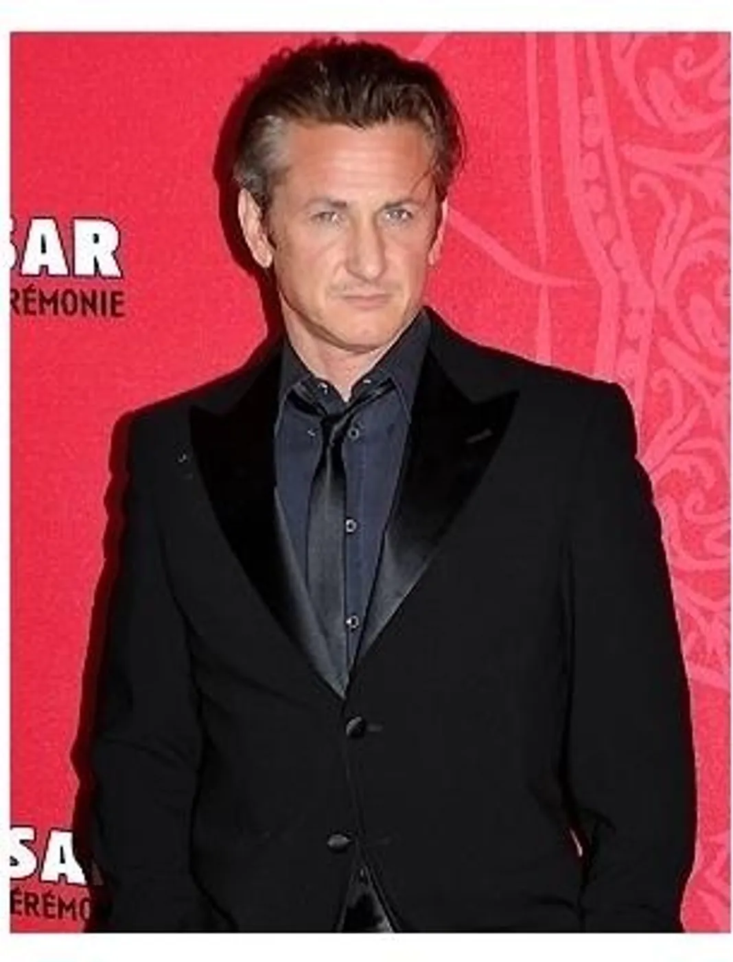 Sean Penn Eyes Surfing Pic