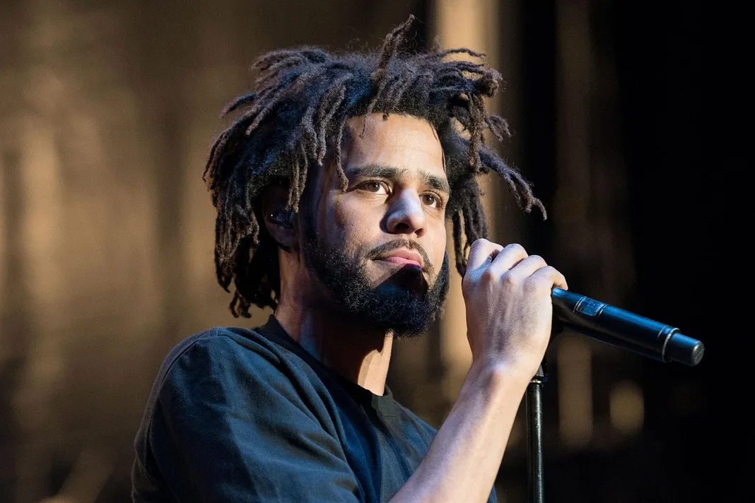 J cole 2012. Джей коул репер. J cole album. J cole 2012. J cole.