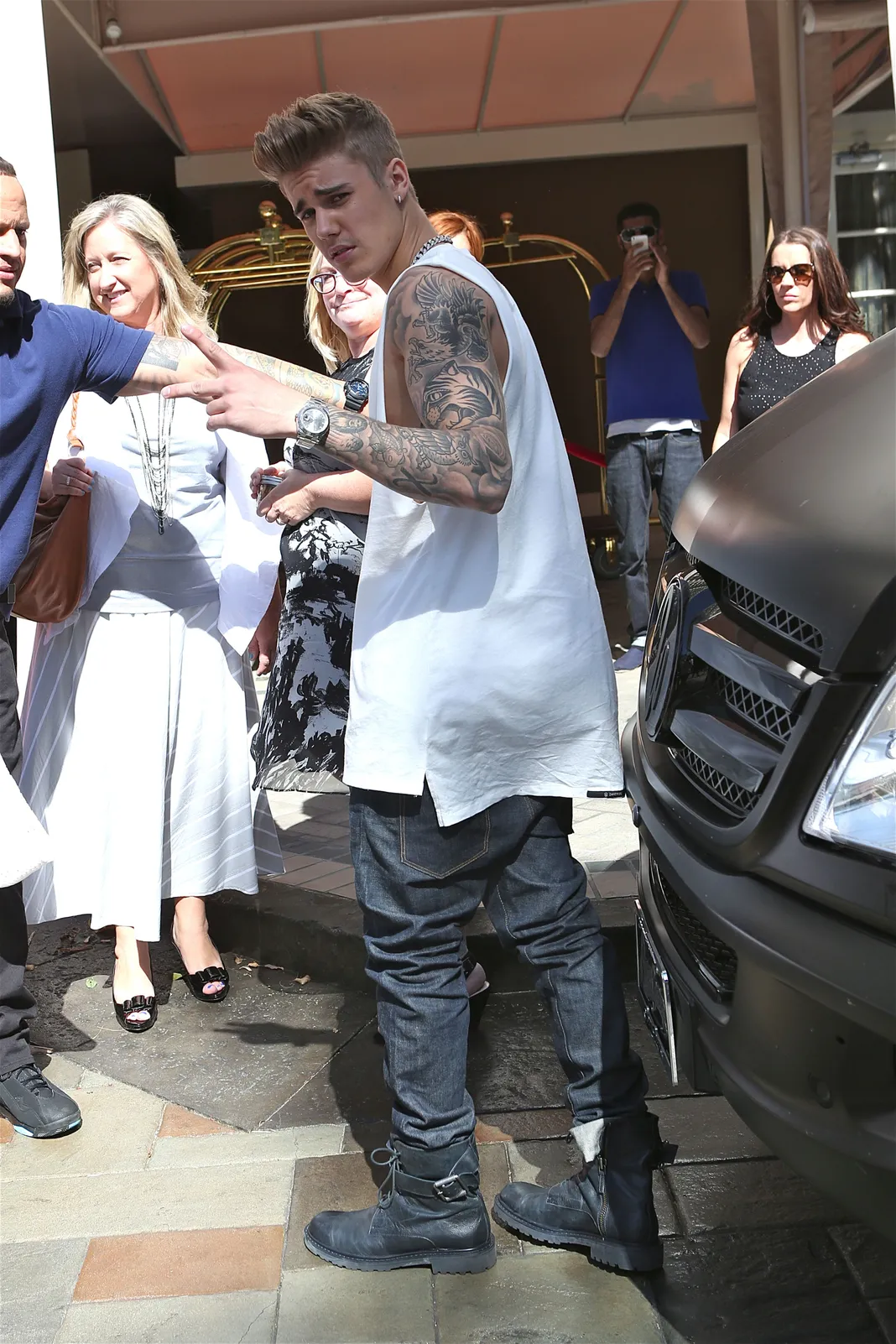 10 Awful Celebrity Looks That Should Go Away Now